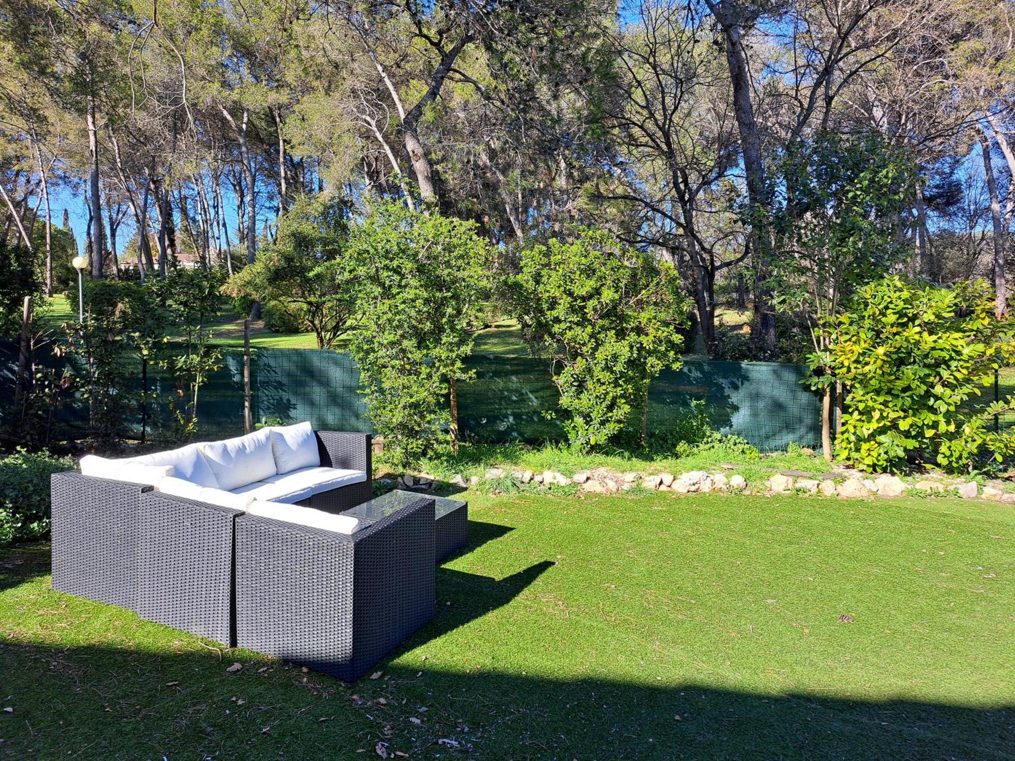Maisonnette Au Milieu Des Pins Mougins Luaran gambar